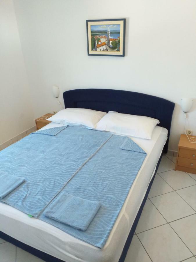 Apartments Vila Ana Vir Exterior photo